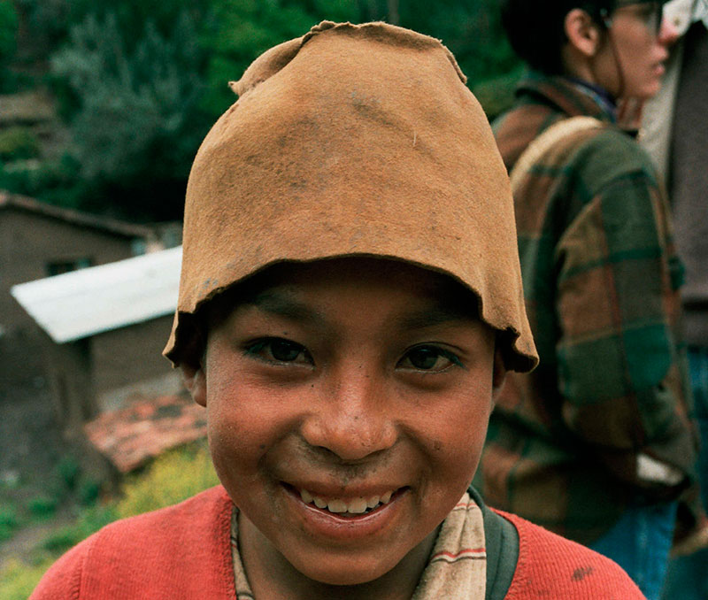 Retrato niño en el Departamento del Cuzco. Valle Sagrado de los Incas. Perú. 1986