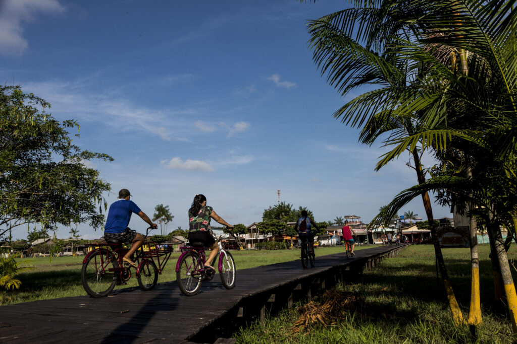 AFUA, PARA, BRASIL, 09-21: Mobilidade Sustentável: A amazônia que anda de bicicleta. Cidade em ilha no arquipélago de Marajó construída sobre palafitas proíbe qualquer tipo de veículo automotor, inclusive elétricos. Um lugar onde 100% da popula