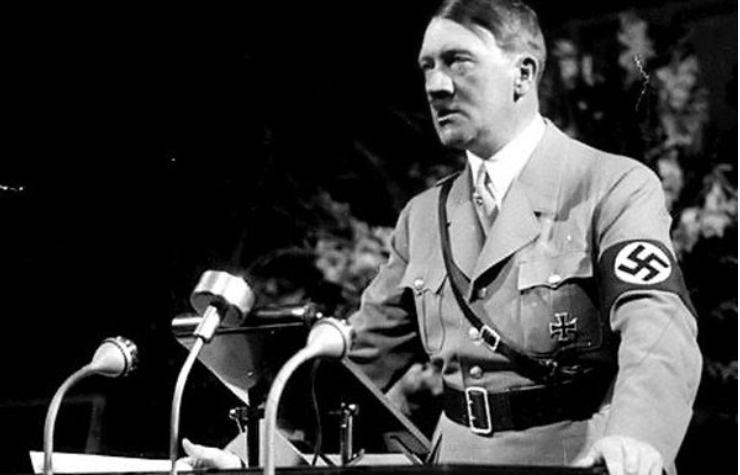 www.atril .press Hitler en 1940