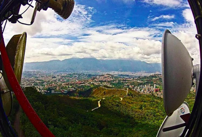 Caracas vista desde las antenas del volcán