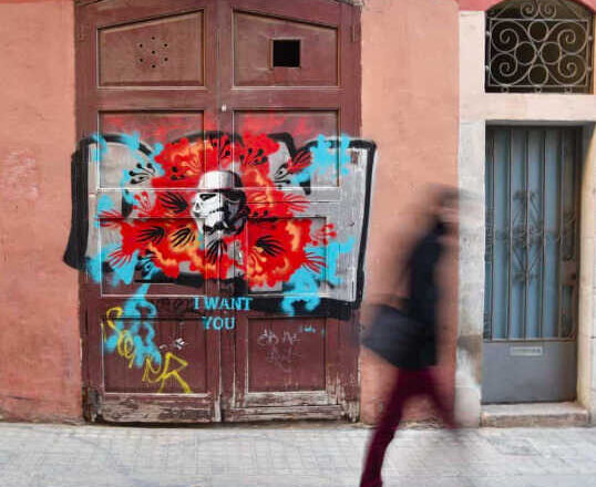 Grafitis desde el tren,<br/> por Lucy Gómez