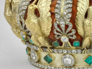 La corona de Eugenia,<br/> por Mayte Navarro 2 Corona de Eugenia de Montijo Atril press