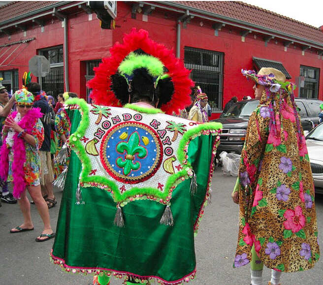 Flor de lis,<br/> por Rubén Azócar 1 Flor de lis Atril press