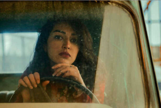 Un pequeño golpe,<br/> por Javier David Volcán 1 Hossein Farsad Atril. press