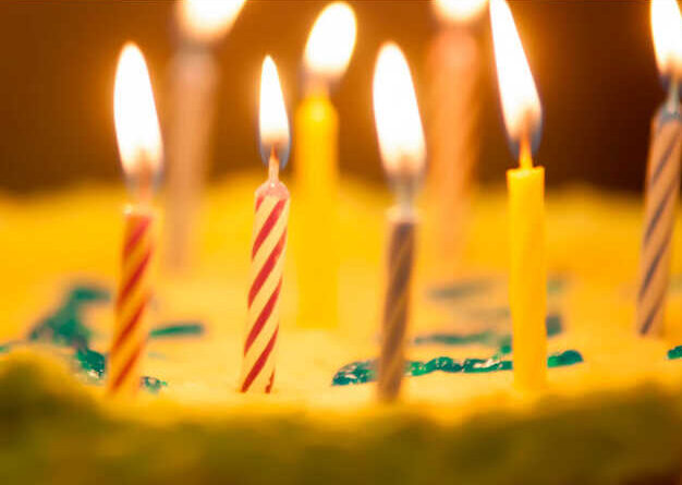 Cumpleanos Atril press e1776908759612