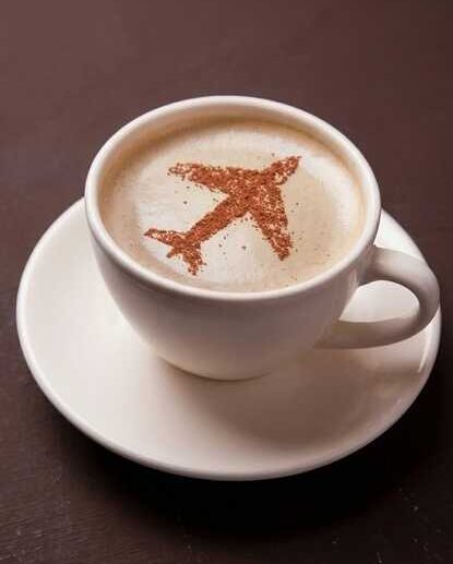 Viajar I,<br/>por Getulio Bastardo 1 Cafe en el aeropuerto Atril press e1793231107994